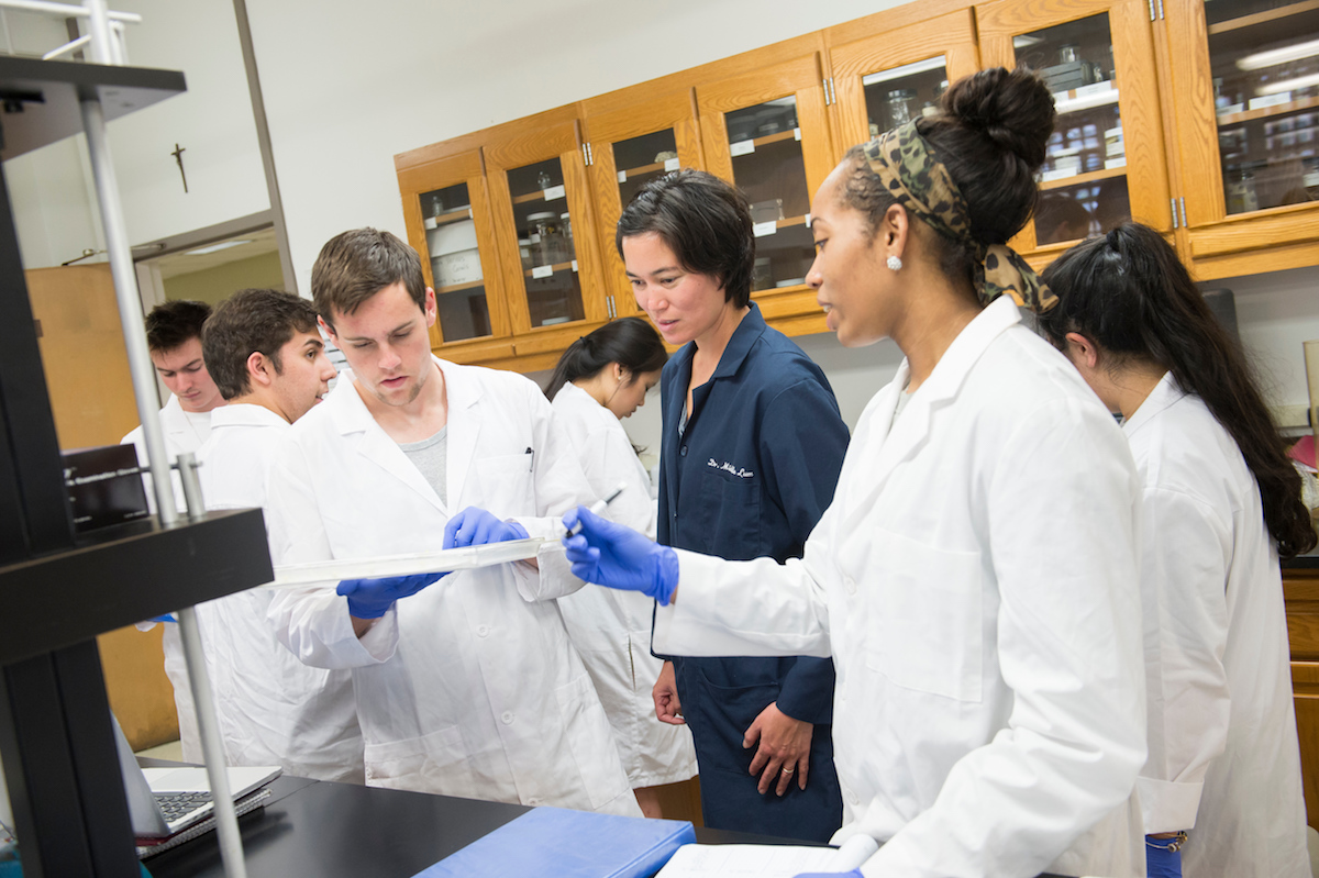 Faculty and students in lab.